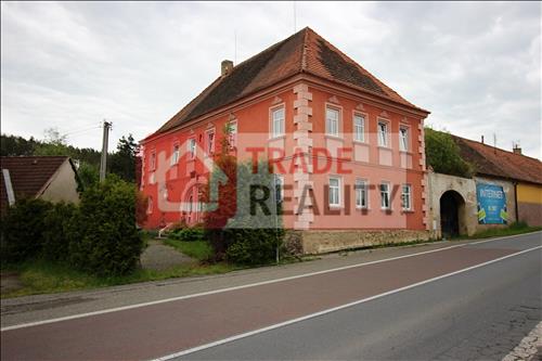 rodinný dům s restaurací a velkým pozemkem, Blatná - Hněvkov