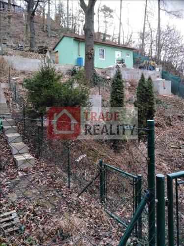 novostavba chaty před dokončením u Berounky, Černošice